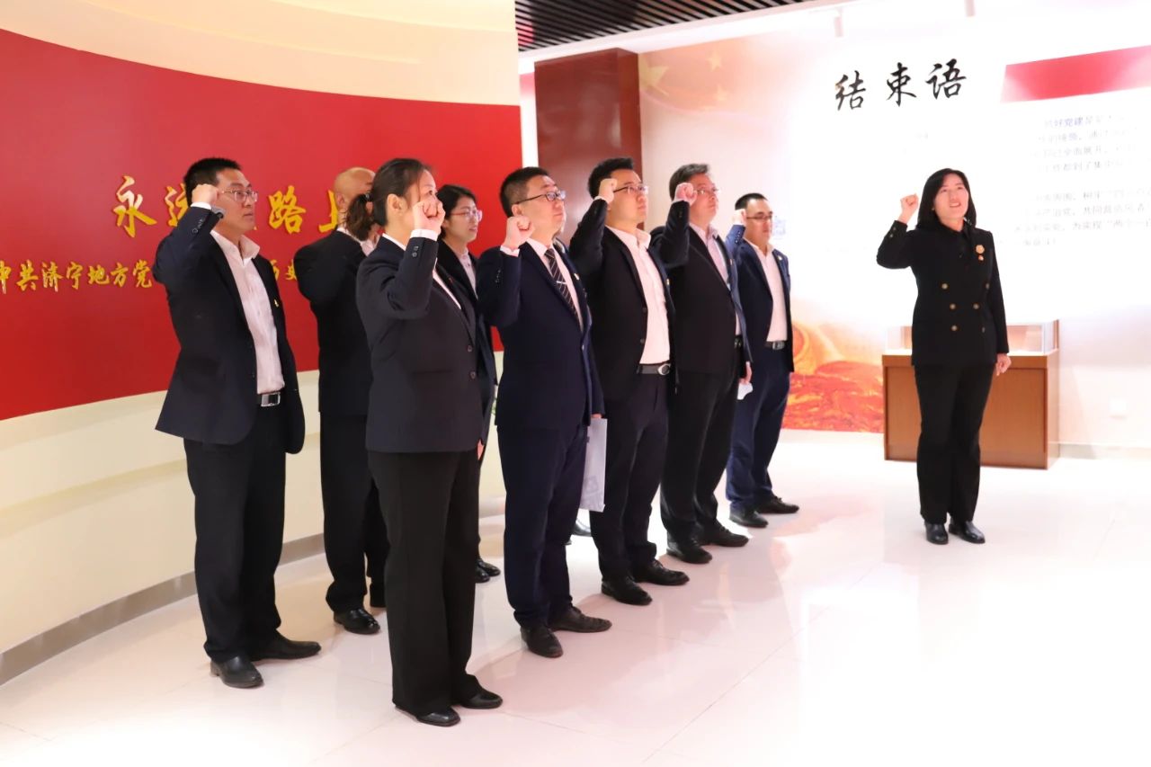一飞冲天300倍游戏物业党支部成员集体宣誓 一飞冲天300倍游戏物业党支部成员集体宣誓